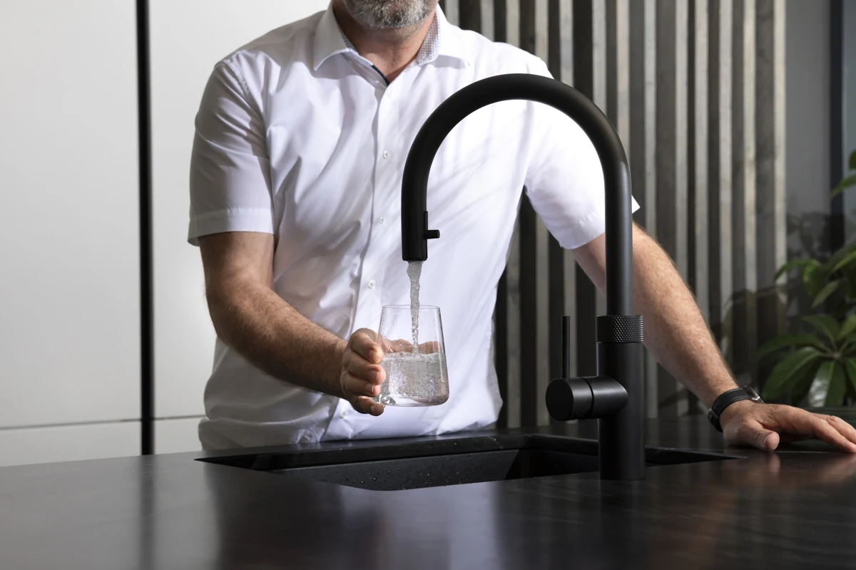 Wasserarmatur im Einsatz in unserem Studio